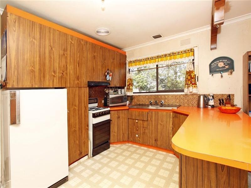 9 Green Avenue, Kingsbury VIC 3083