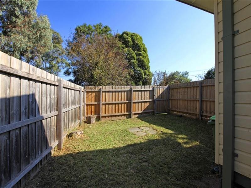 9 Green Avenue, Kingsbury VIC 3083