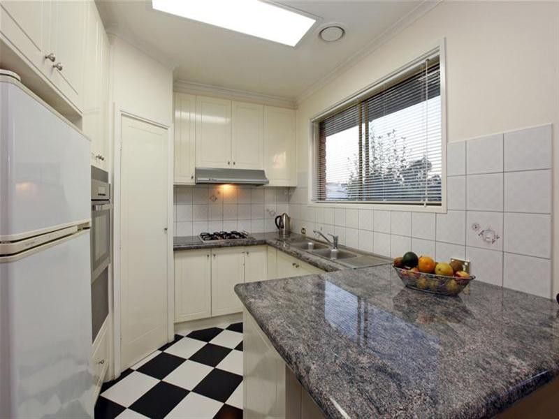 4 Honeysuckle Court, Mill Park VIC 3082