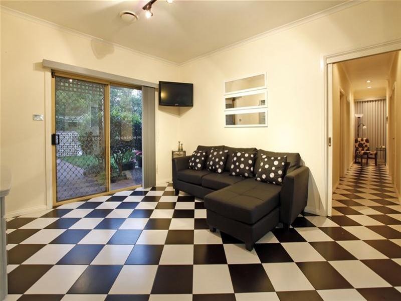 4 Honeysuckle Court, Mill Park VIC 3082