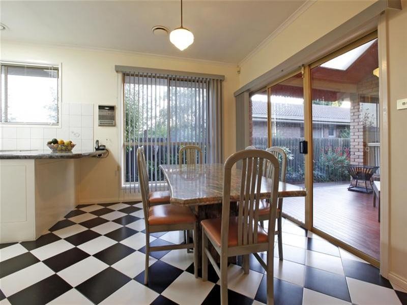 4 Honeysuckle Court, Mill Park VIC 3082