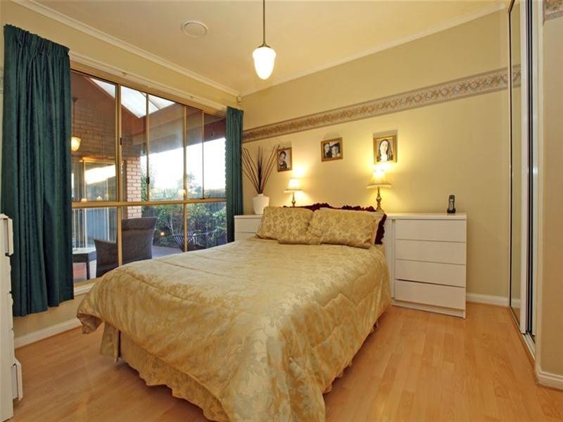 4 Honeysuckle Court, Mill Park VIC 3082