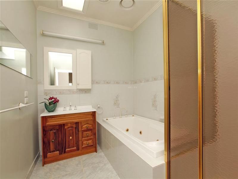 8 Ladd Street, Watsonia VIC 3087