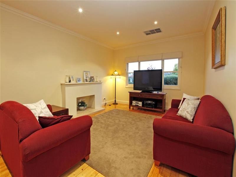 26 Curtis Avenue, Watsonia VIC 3087