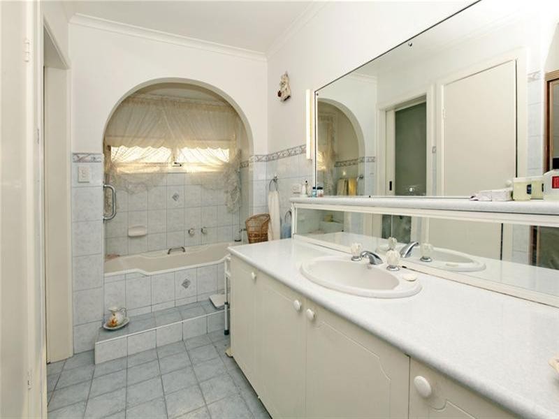 39 Green Avenue, Kingsbury VIC 3083