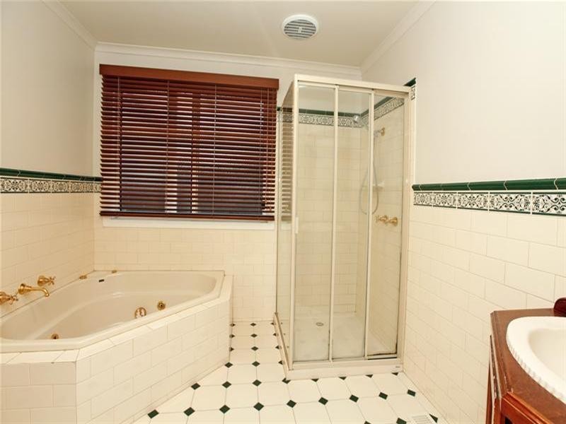 17 Ibbottson Street, Watsonia VIC 3087