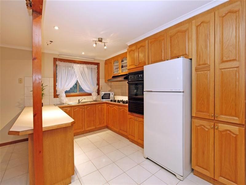 2 Ratcliffe Close, Mill Park VIC 3082