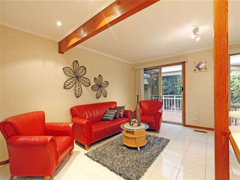 2 Ratcliffe Close, Mill Park VIC 3082