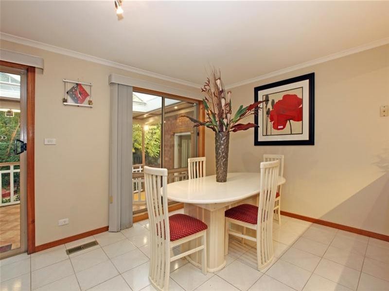 2 Ratcliffe Close, Mill Park VIC 3082