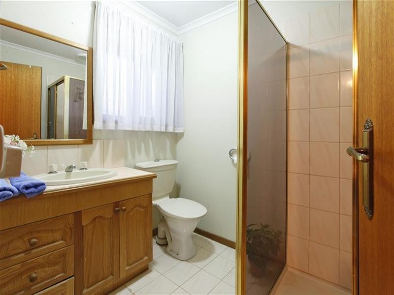 2 Ratcliffe Close, Mill Park VIC 3082