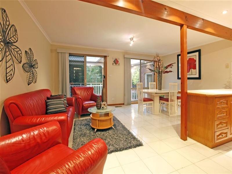 2 Ratcliffe Close, Mill Park VIC 3082