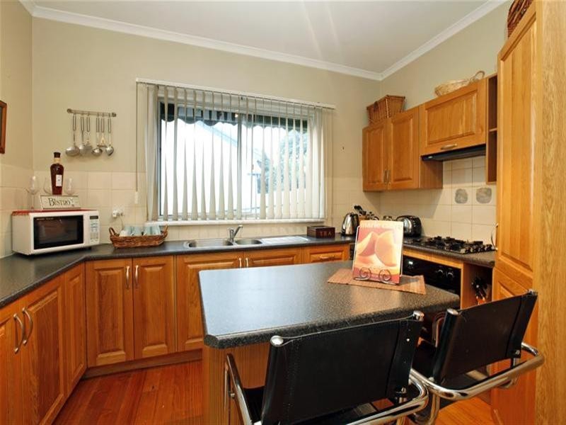 25 Scott Grove, Kingsbury VIC 3083