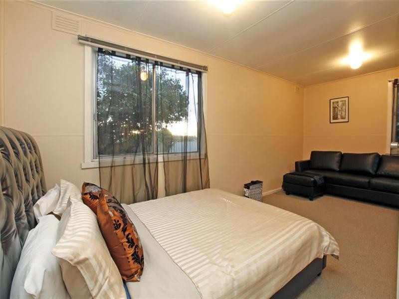 25 Scott Grove, Kingsbury VIC 3083