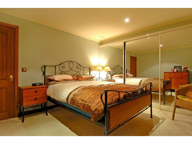 14 Ellerslie Street, Kingsbury VIC 3083