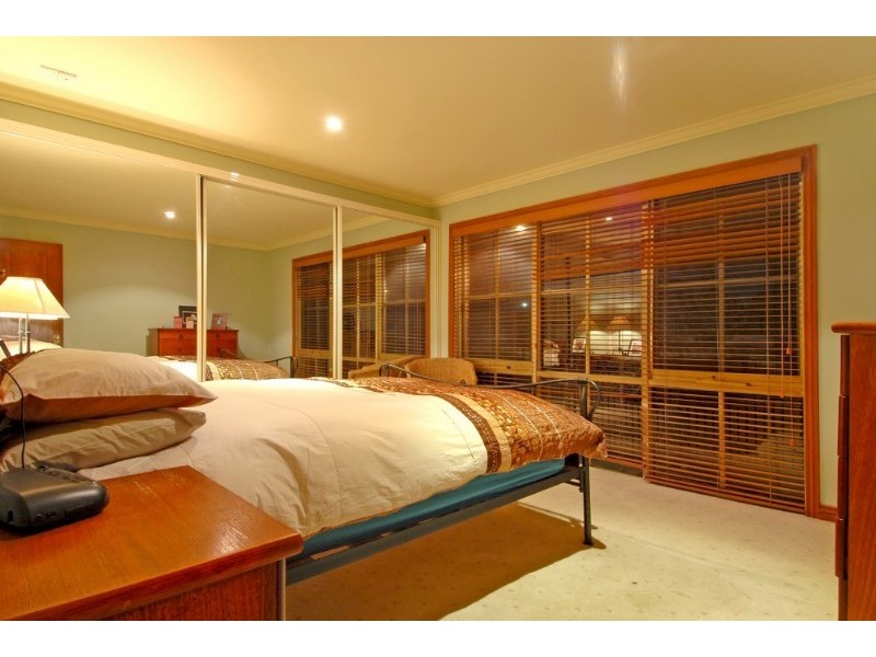 14 Ellerslie Street, Kingsbury VIC 3083