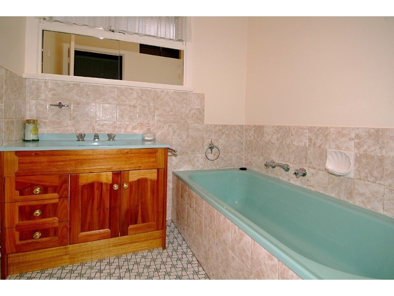 25 Green Avenue, Kingsbury VIC 3083