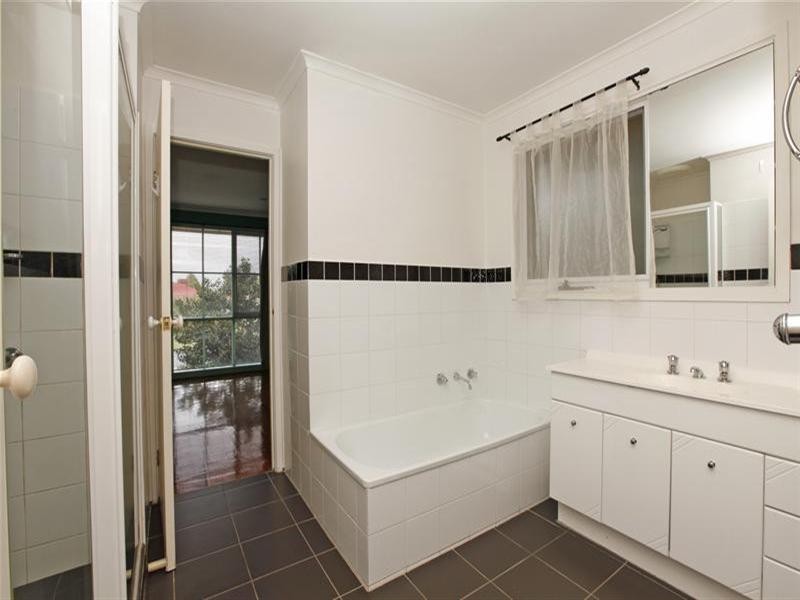 112 Roycroft Avenue, Mill Park VIC 3082