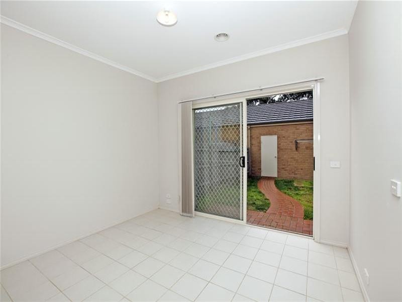 4 Lancewood Walk, South Morang VIC 3752