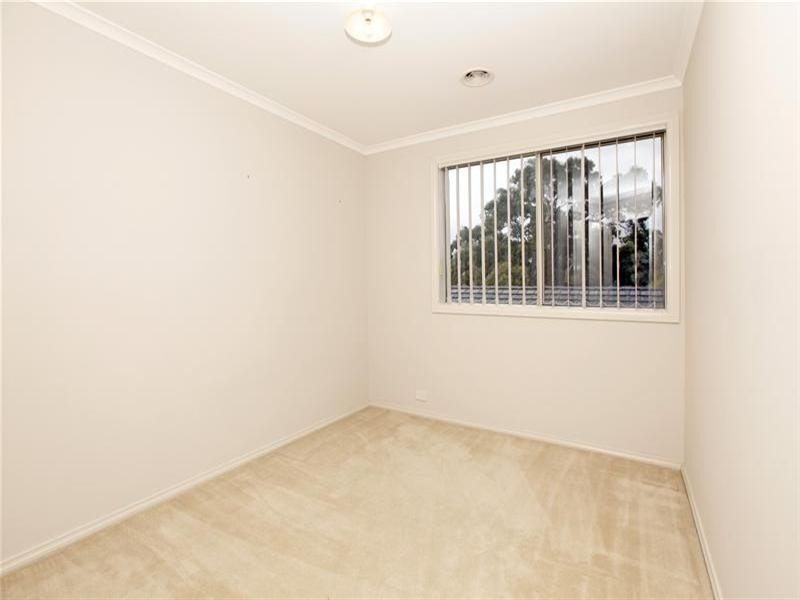 4 Lancewood Walk, South Morang VIC 3752