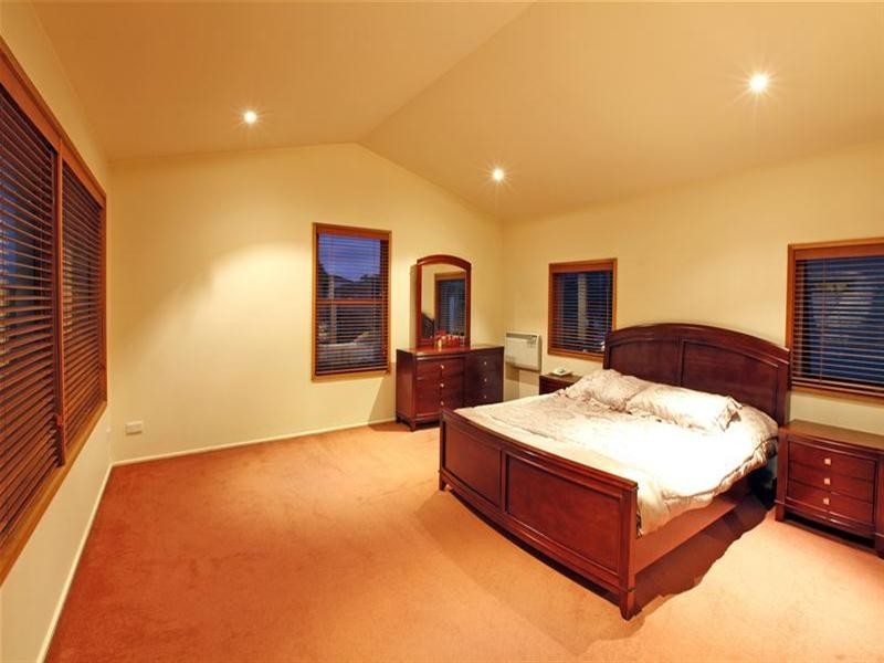 16 Rivergum Drive, Mill Park VIC 3082