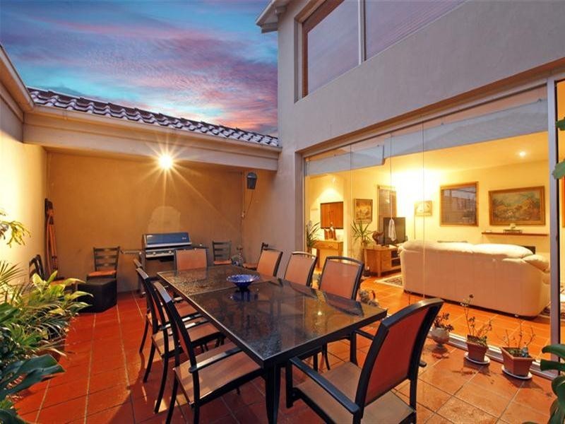 16 Rivergum Drive, Mill Park VIC 3082