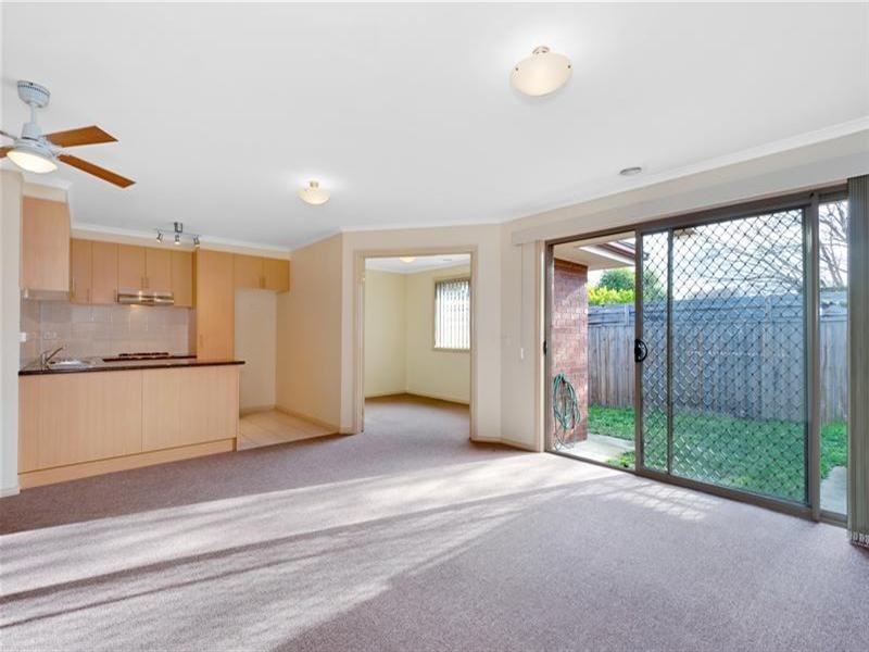 2/40 Scott Grove, Kingsbury VIC 3083