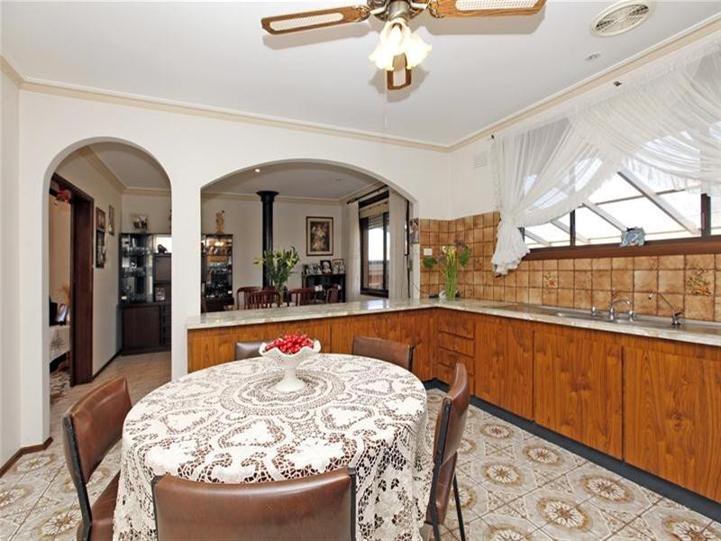 32 Lincoln Drive, Thomastown VIC 3074