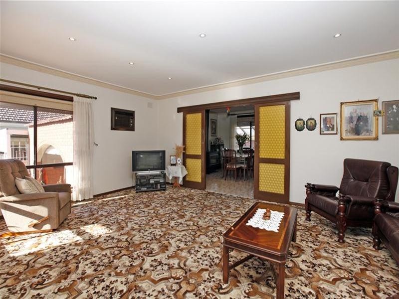 32 Lincoln Drive, Thomastown VIC 3074