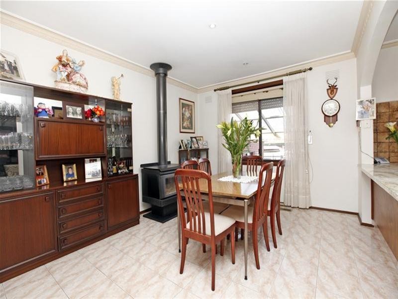 32 Lincoln Drive, Thomastown VIC 3074