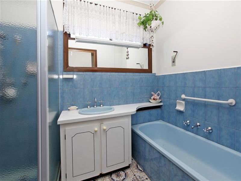 32 Lincoln Drive, Thomastown VIC 3074