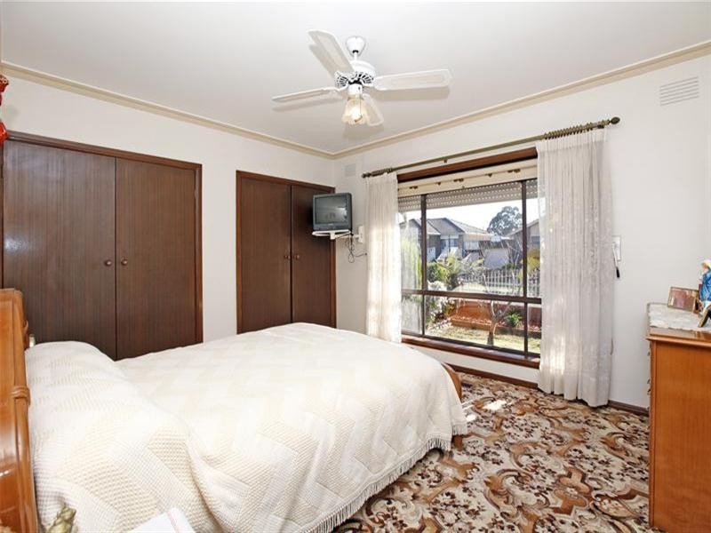 32 Lincoln Drive, Thomastown VIC 3074