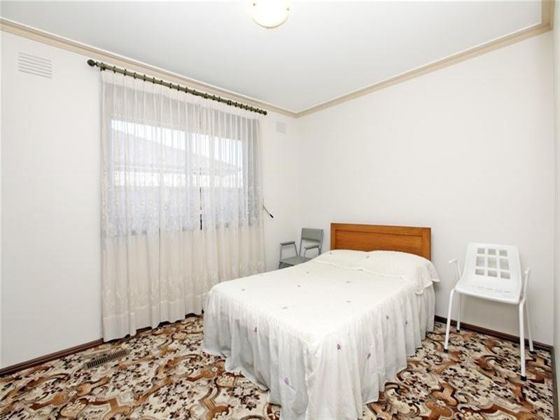 32 Lincoln Drive, Thomastown VIC 3074