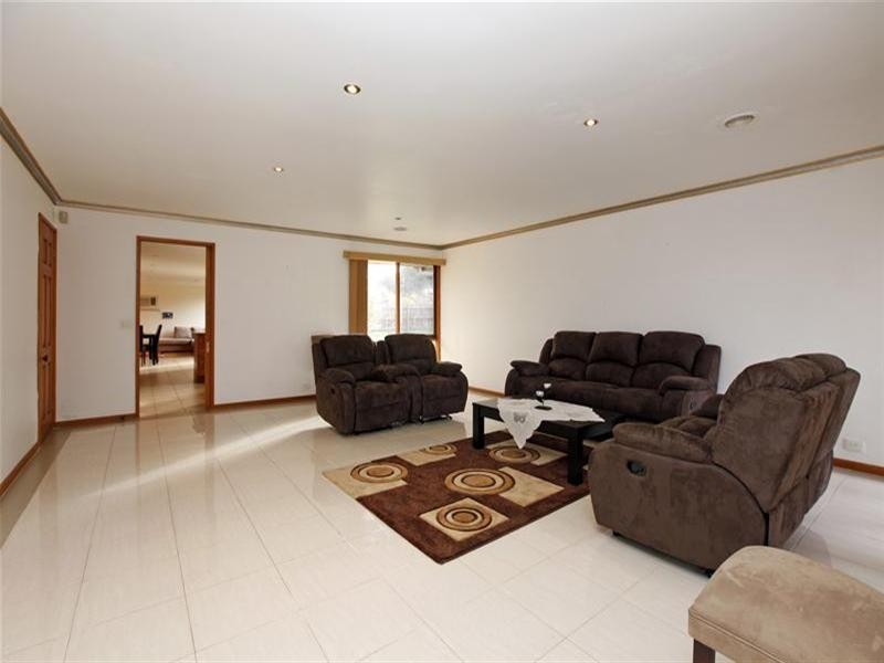 6 Royston Close, Mill Park VIC 3082