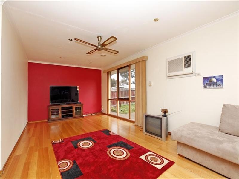 6 Royston Close, Mill Park VIC 3082