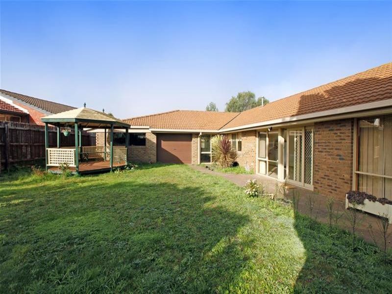 6 Royston Close, Mill Park VIC 3082