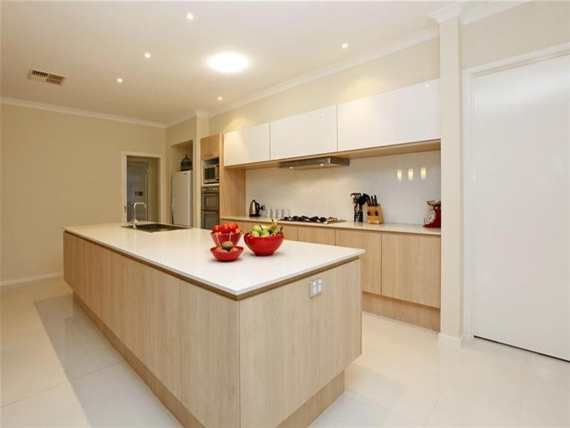 17 Saintly Drive, South Morang VIC 3752