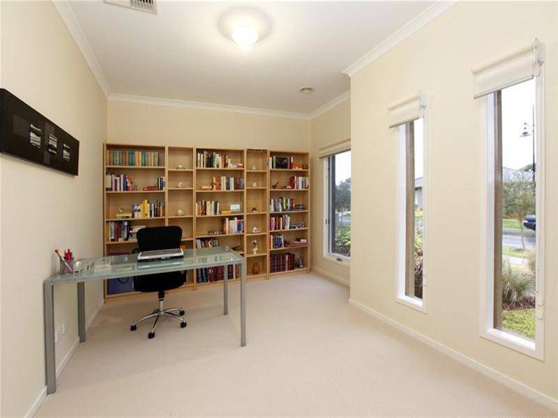 17 Saintly Drive, South Morang VIC 3752