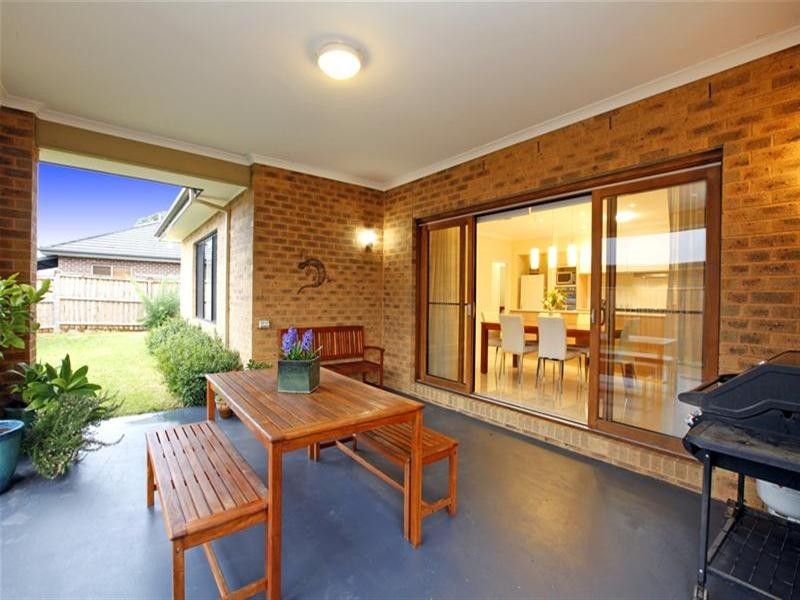 17 Saintly Drive, South Morang VIC 3752