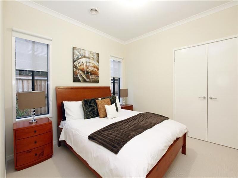 17 Saintly Drive, South Morang VIC 3752