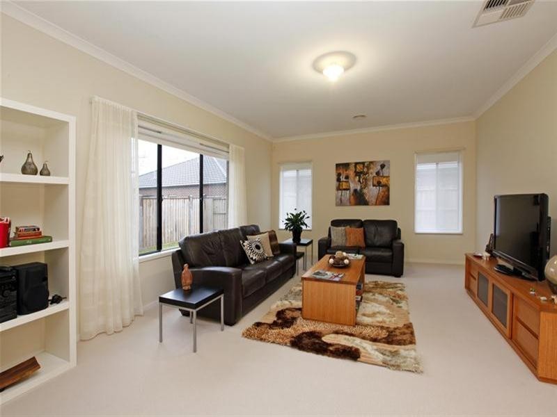 17 Saintly Drive, South Morang VIC 3752