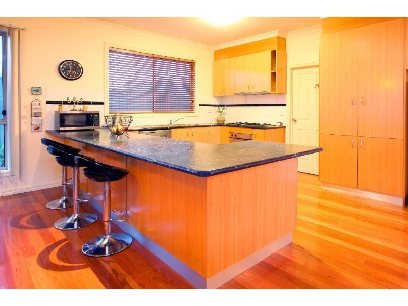 4 Oregon Place, Mill Park VIC 3082