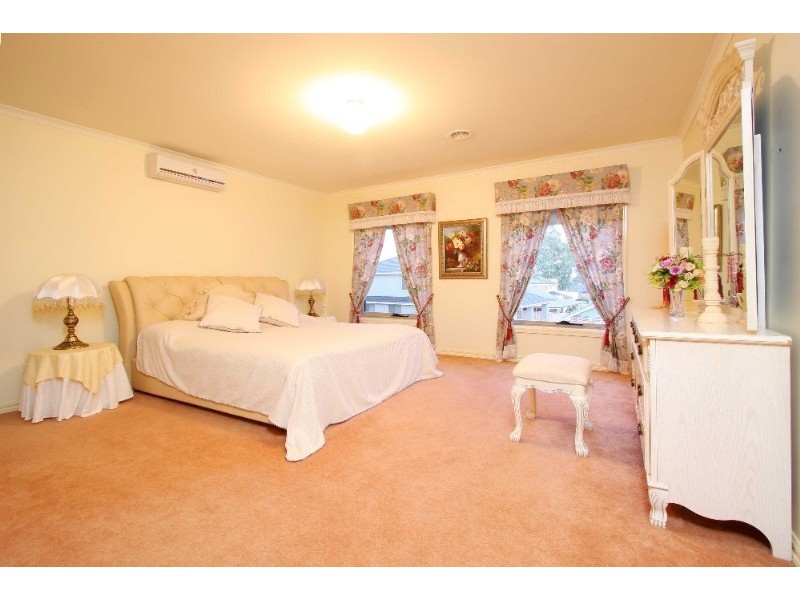 4 Oregon Place, Mill Park VIC 3082