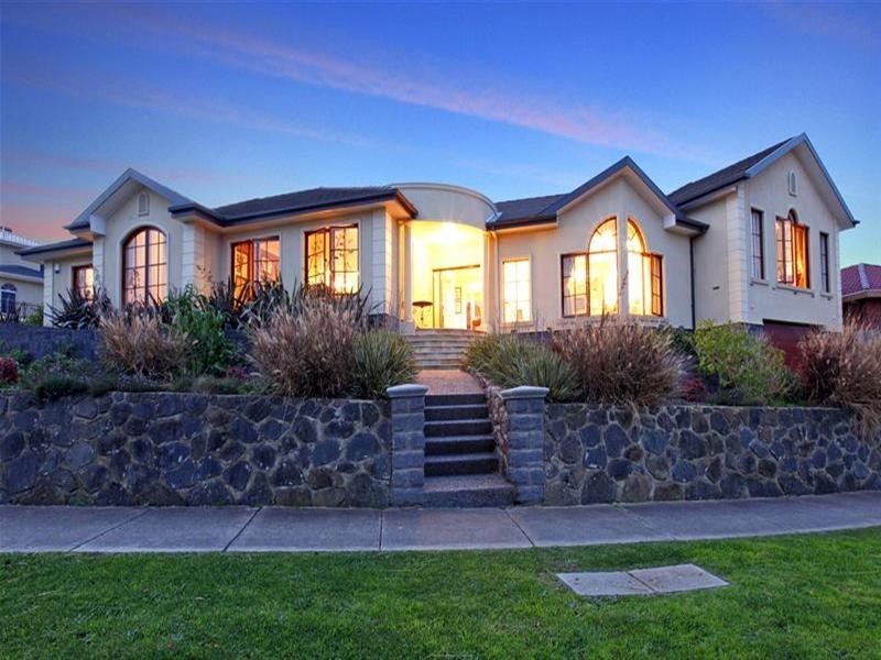 102 Edmund Rice Parade, Bundoora VIC 3083