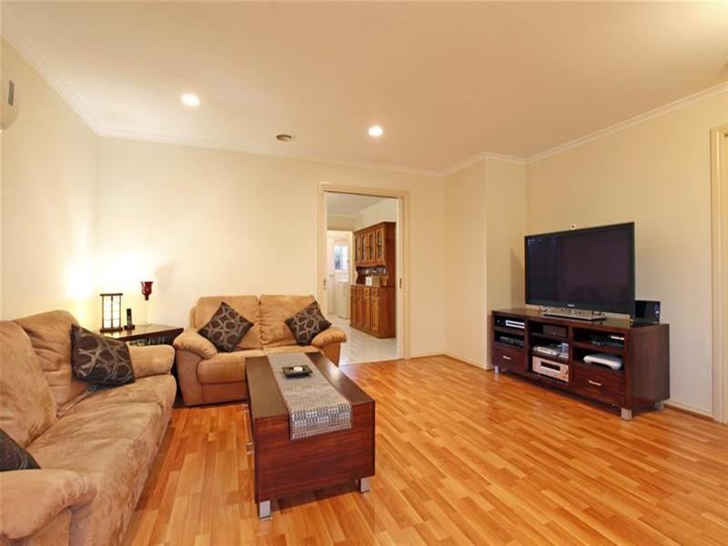 15 Bentley Way, Mill Park VIC 3082