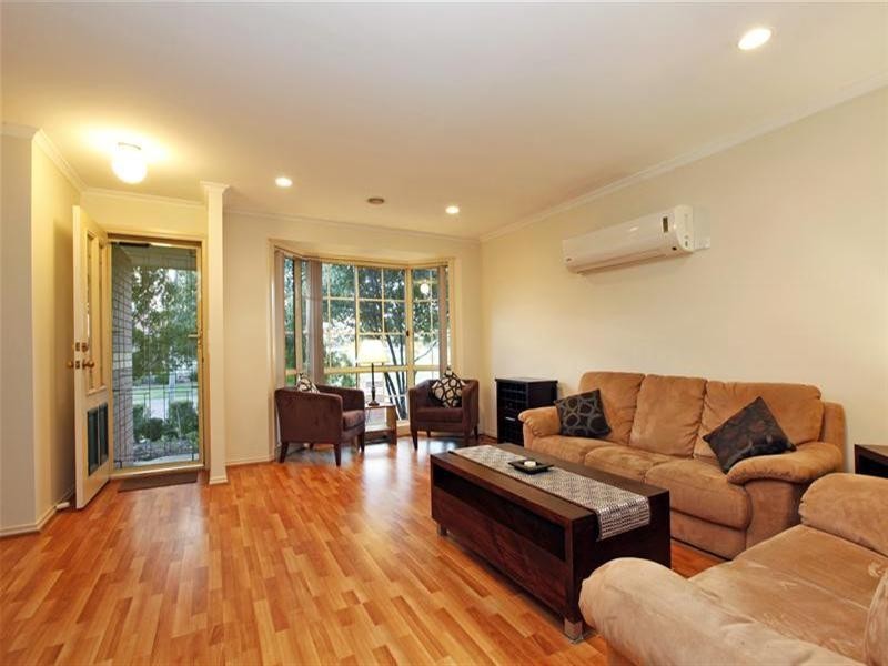 15 Bentley Way, Mill Park VIC 3082