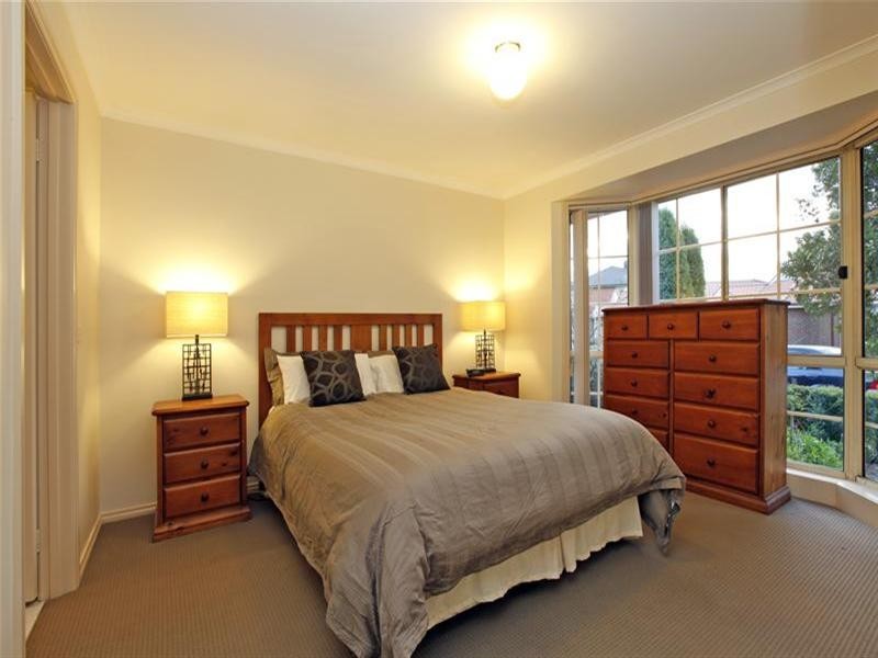 15 Bentley Way, Mill Park VIC 3082