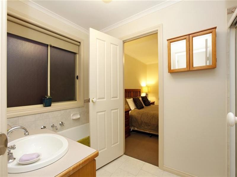 15 Bentley Way, Mill Park VIC 3082