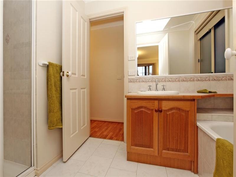 15 Bentley Way, Mill Park VIC 3082