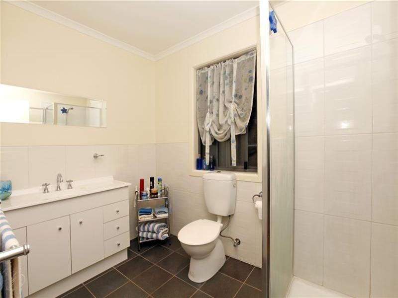 8 Leonard Crescent, Bundoora VIC 3083