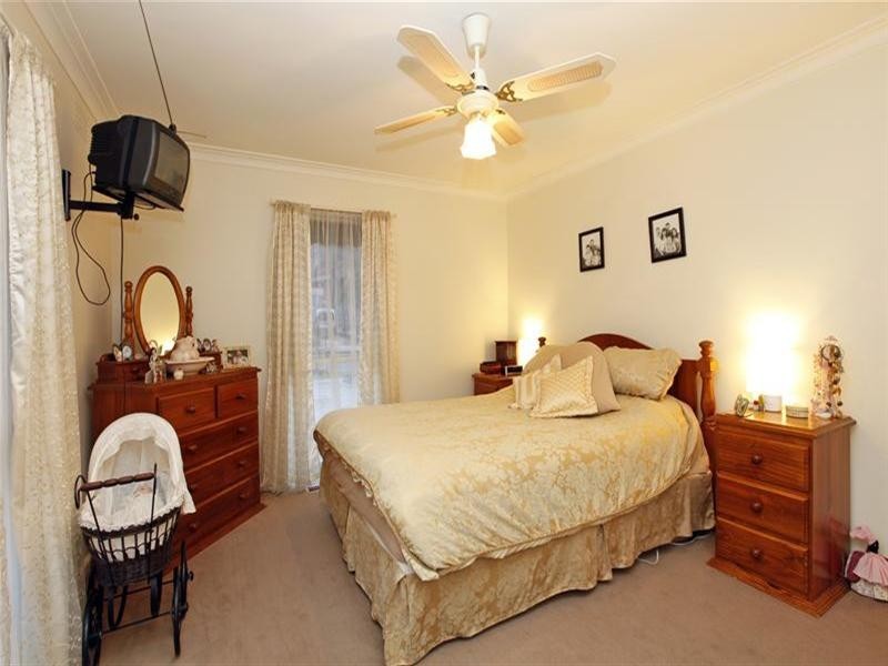 8 Leonard Crescent, Bundoora VIC 3083